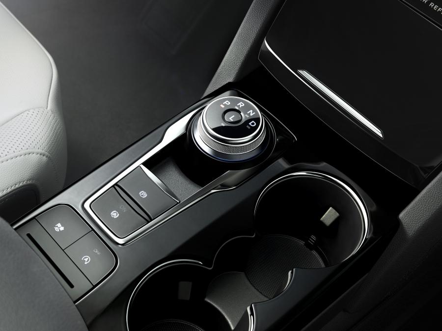 Детали интерьера Ford Escape Titanium 2019 года  (CN) (фото 24 из 28)